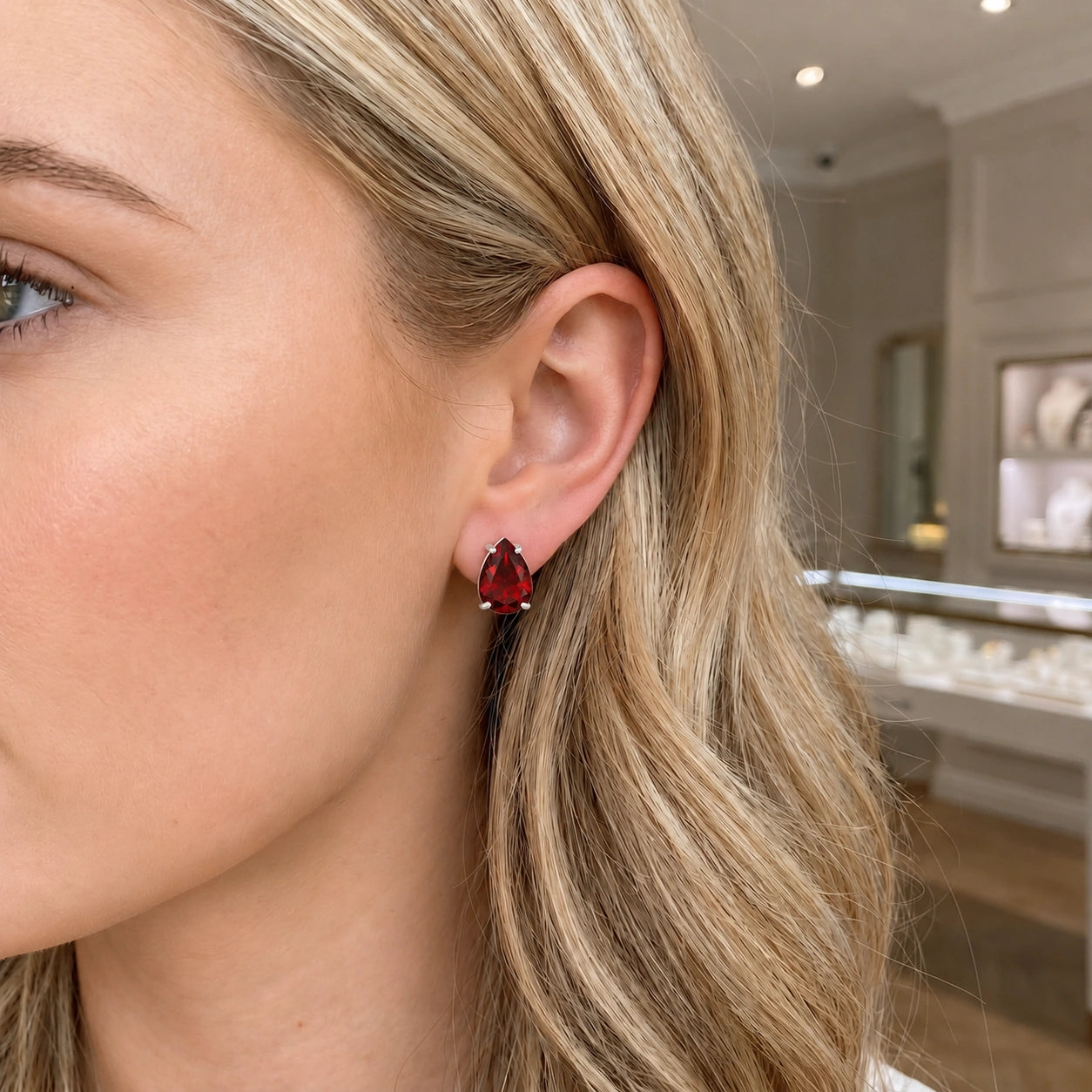 White Gold Garnet — Mariafrida