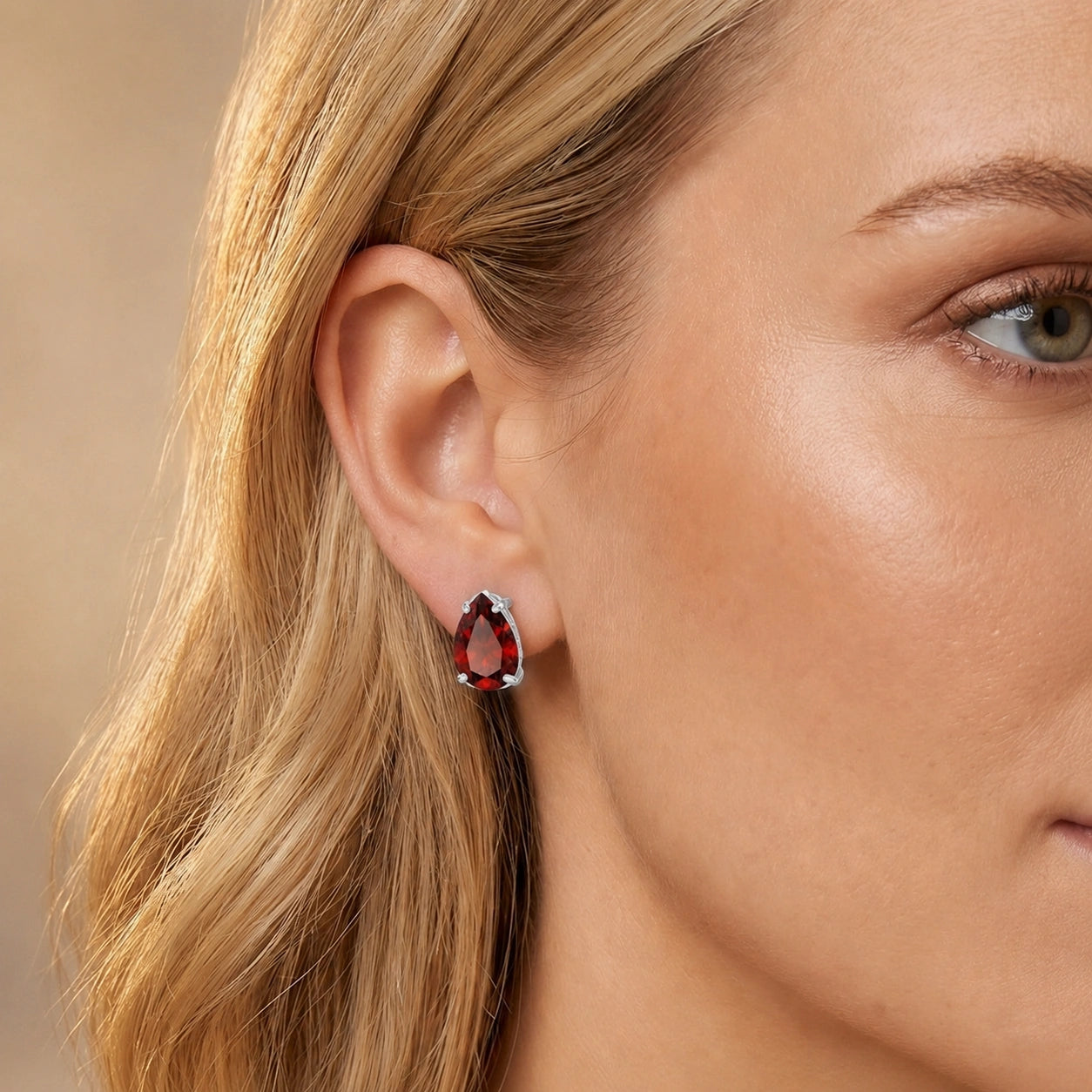 White Gold Garnet — Mariafrida