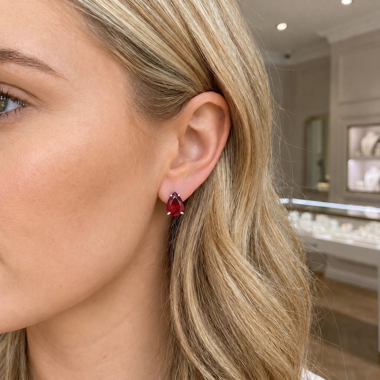 White Gold Ruby — Mariafrida