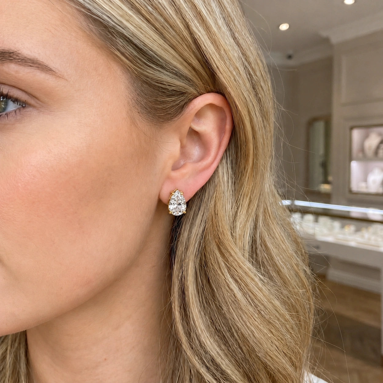 Yellow Gold White Topaz — Mariafrida