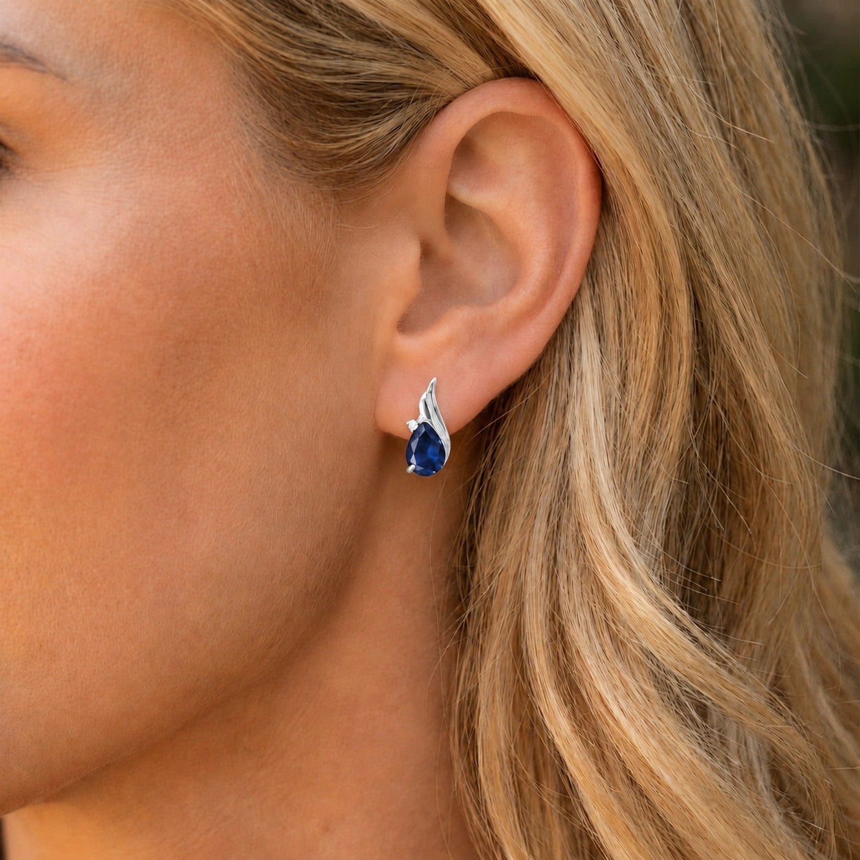White Gold Signature Stud Earrings Sapphire 10K — Tosca