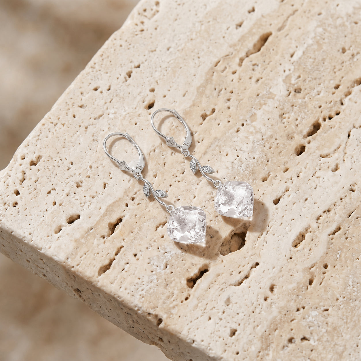 White Gold Earrings Emerald 10K — Norina