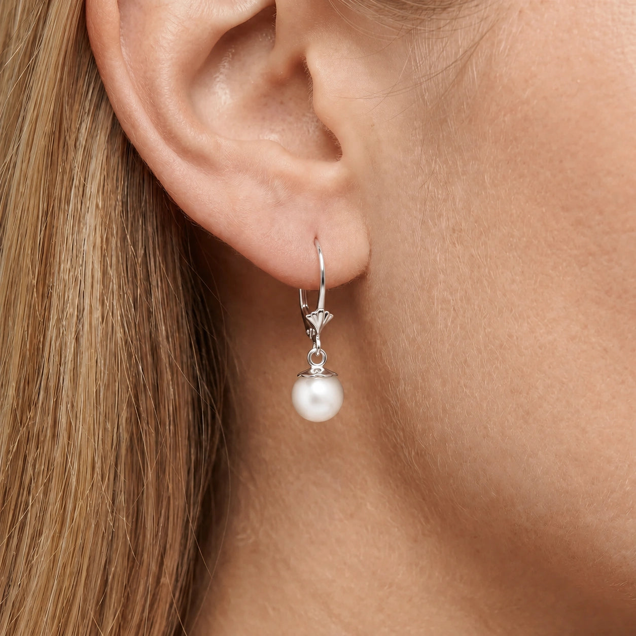 White Gold Aura Earrings Pearl 10K — Natalia