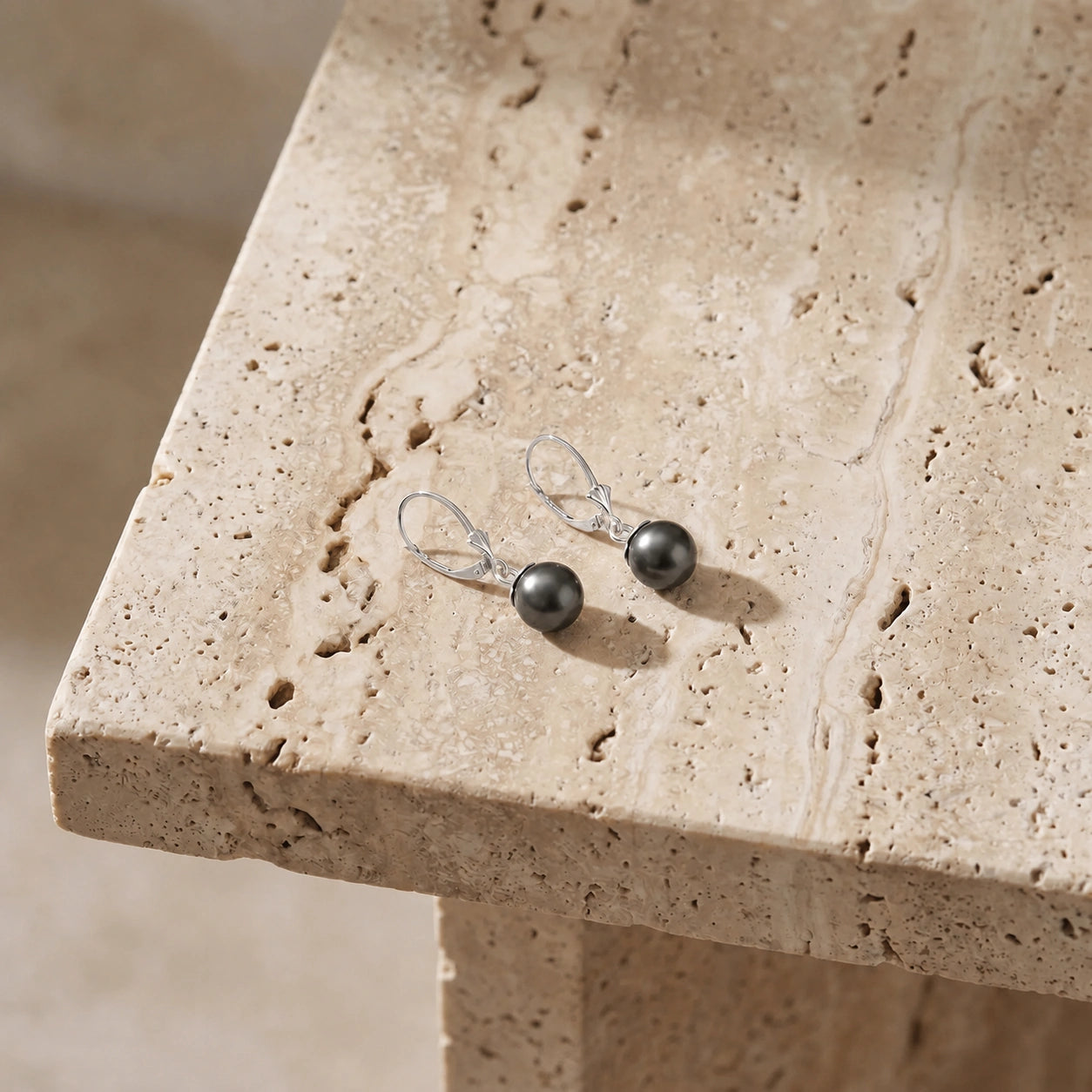 White Gold Aura Earrings Pearl 10K — Natalia