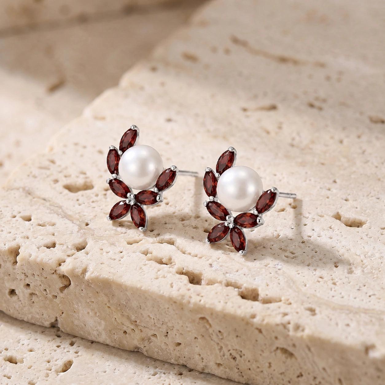 White Gold Pearl & Garnet — Mariaambra