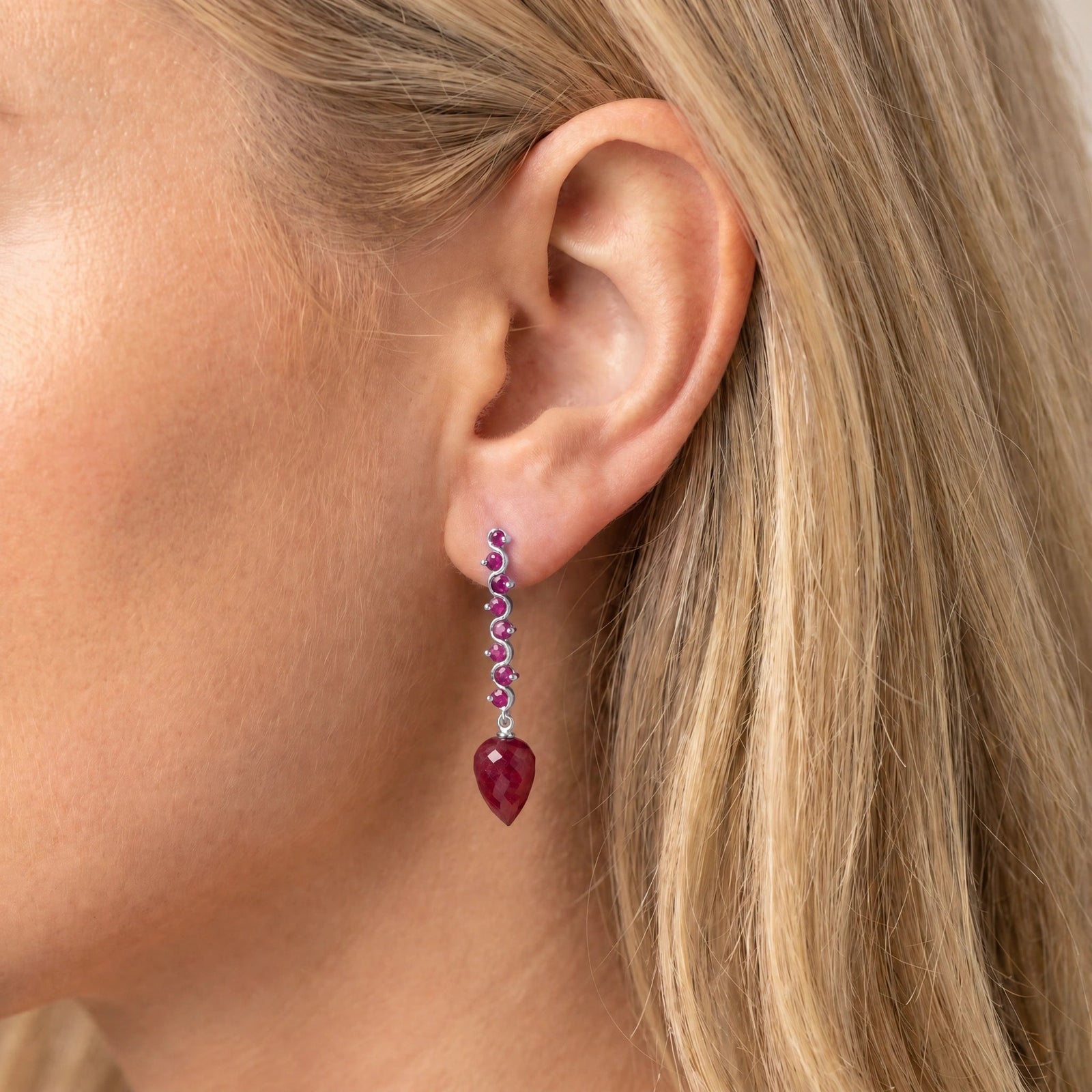 White Gold Ruby — Mariaangiolina