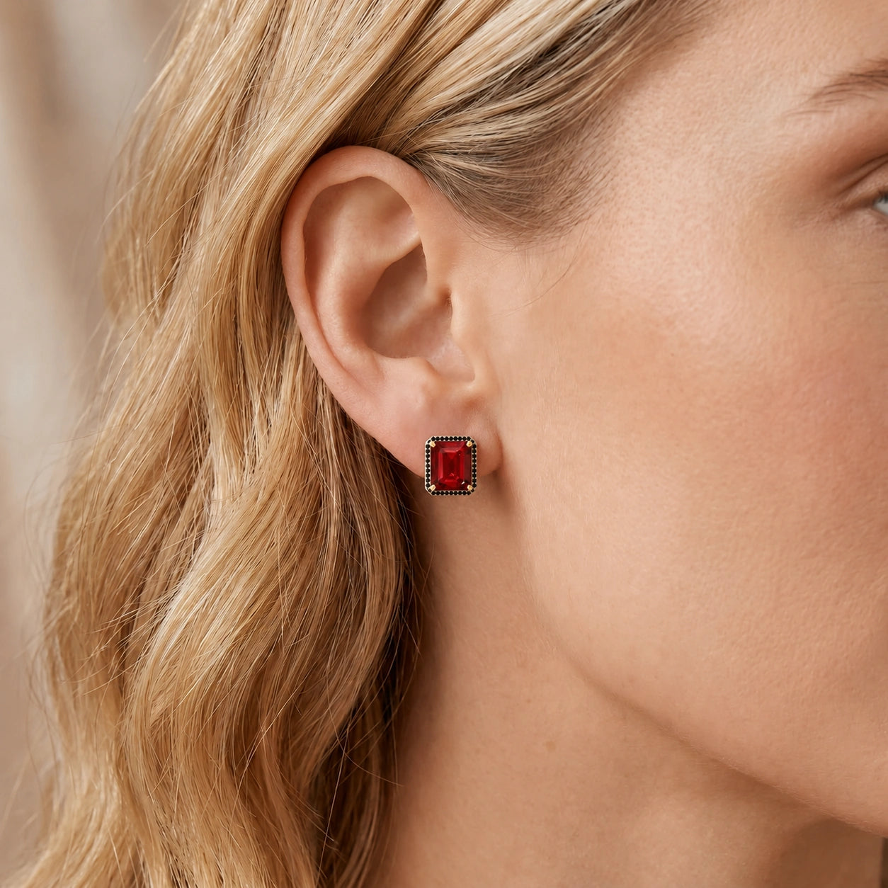 Yellow Gold Earrings Garnet 10K — Faustina