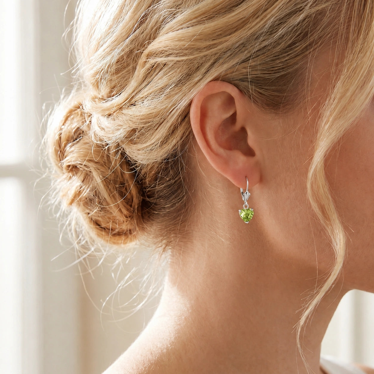 White Gold Eternal Earrings Peridot 10K — Perla