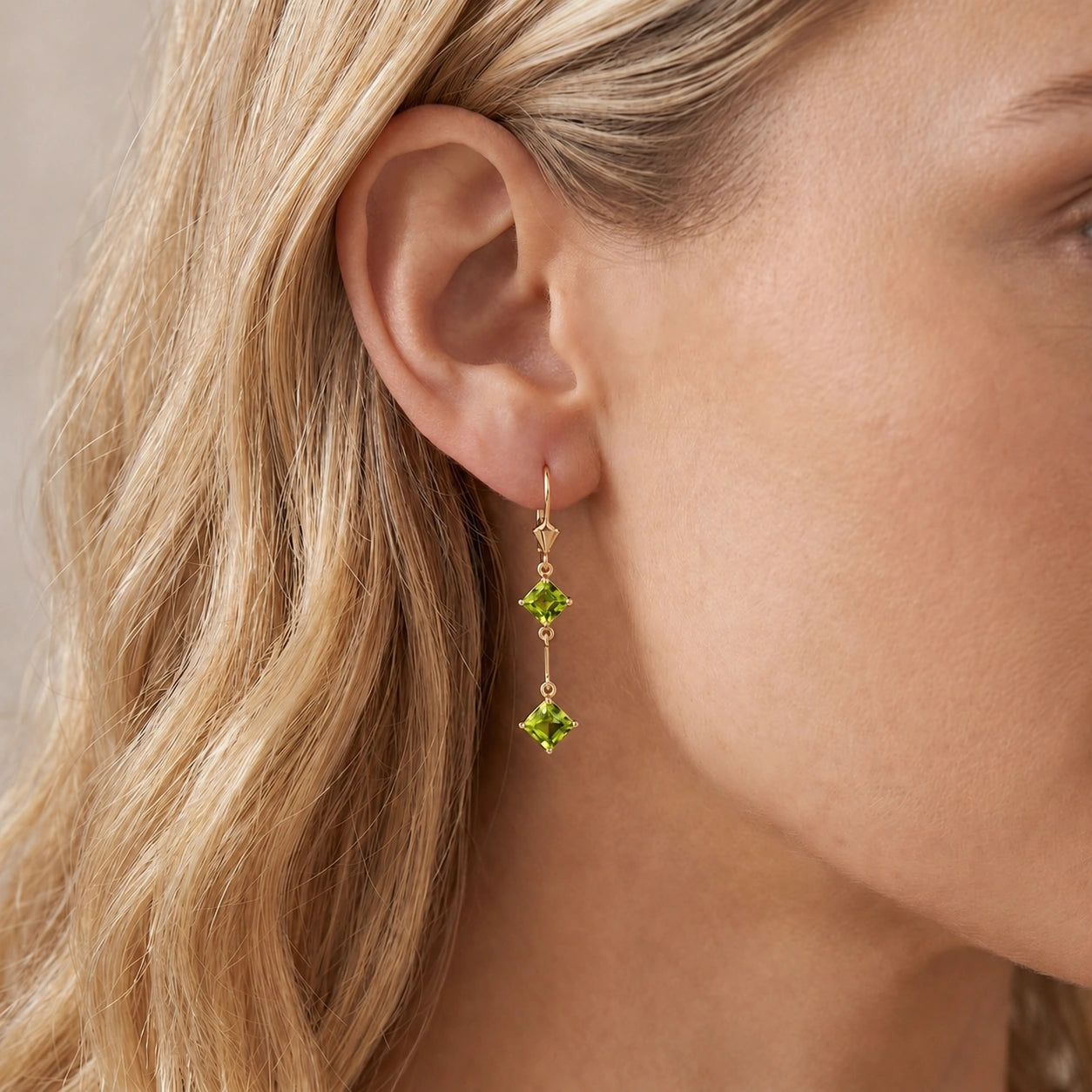 Yellow Gold Signature Earrings Peridot 10K — Dalia