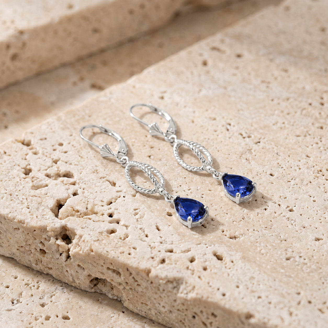 White Gold Heritage Earrings Emerald 10K — Carolina