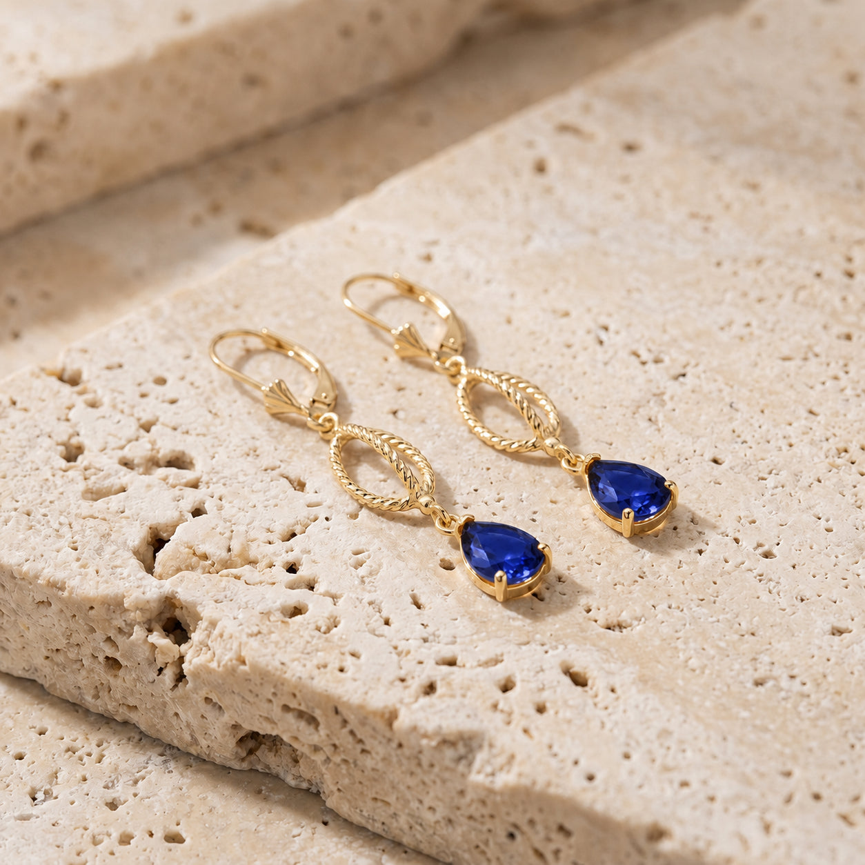 Yellow Gold Heritage Earrings Emerald 10K — Carolina