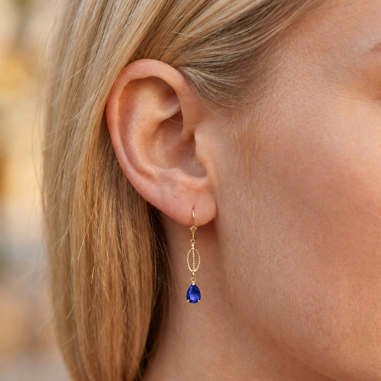 Yellow Gold Heritage Earrings Emerald 10K — Carolina