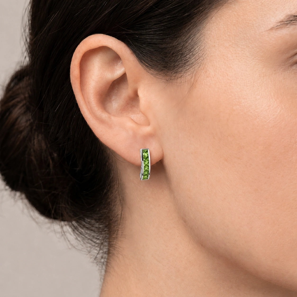White Gold Bloom Earrings Peridot 10K — Paola