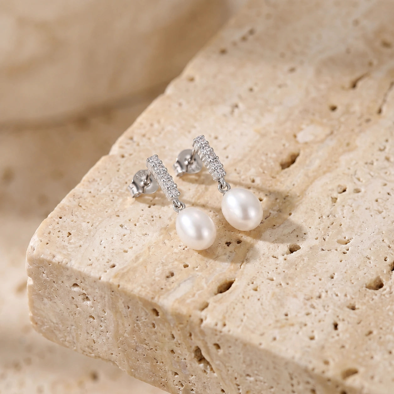 White Gold Diamond & Pearl — Mariacamelia