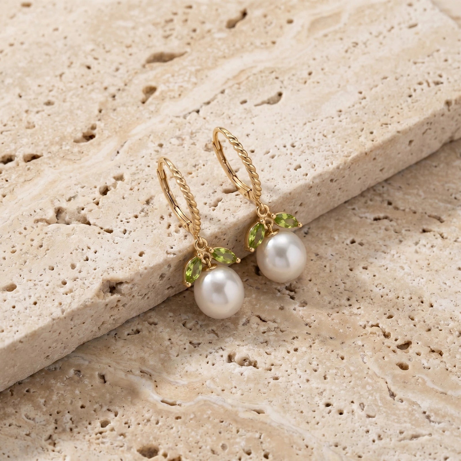 Yellow Gold Leverback Earrings Peridot 10K — Argentina