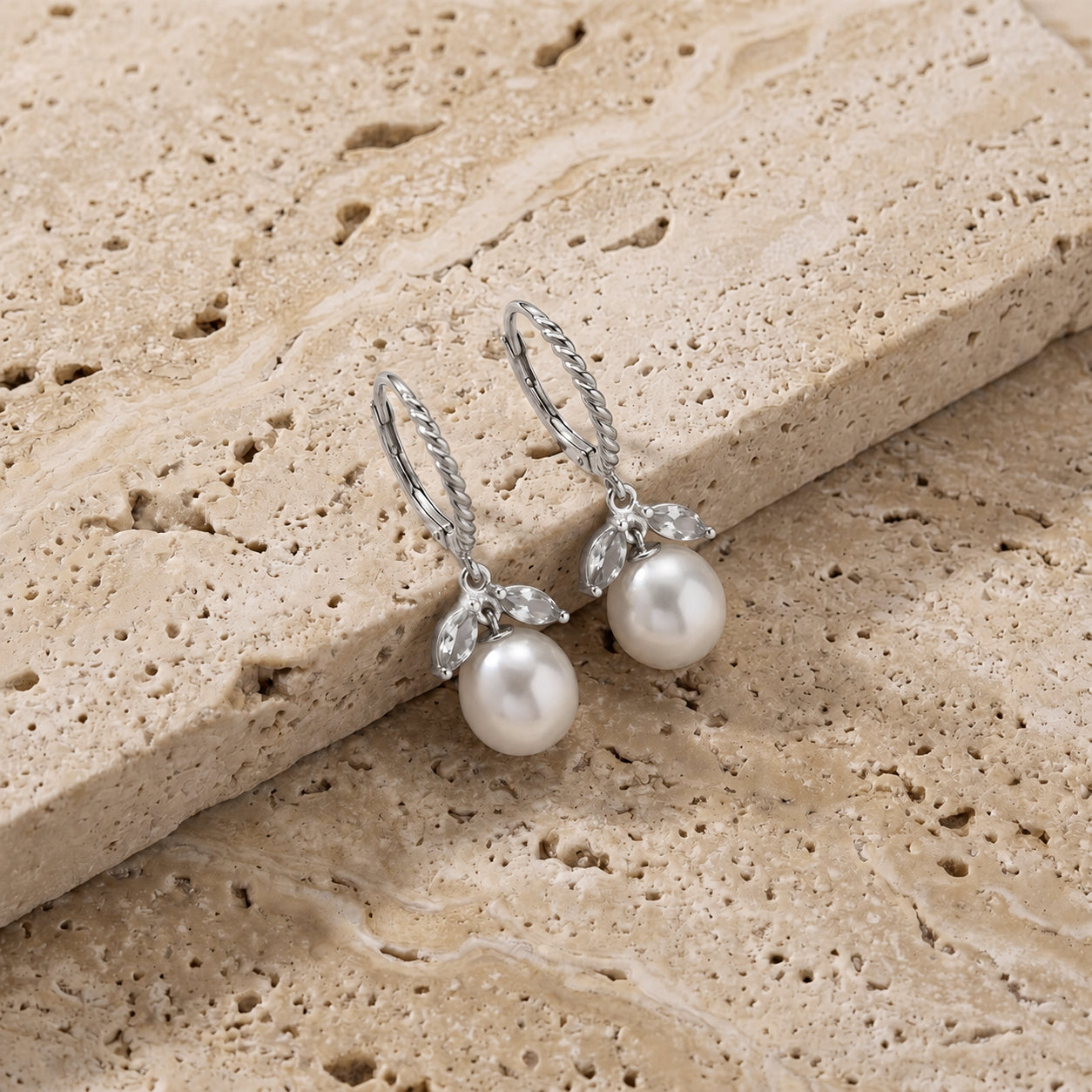 White Gold Leverback Earrings Garnet 10K — Argentina
