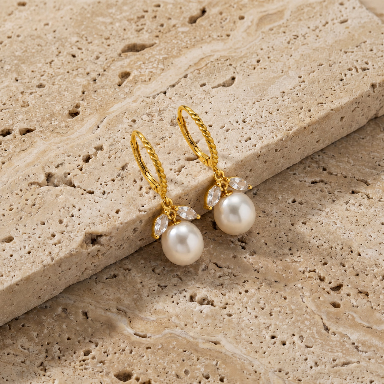 Yellow Gold Leverback Earrings Garnet 10K — Argentina