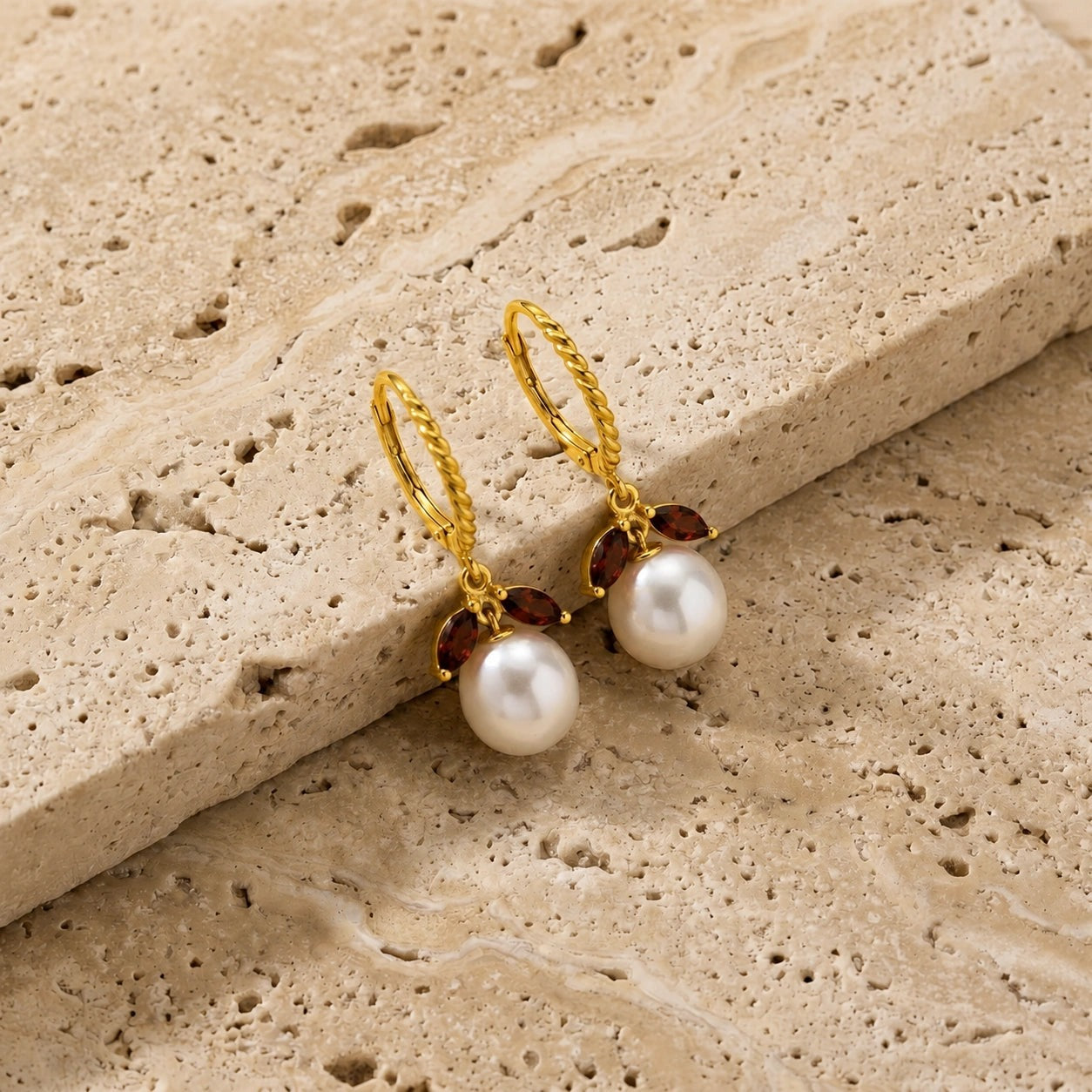 Yellow Gold Leverback Earrings Garnet 10K — Argentina
