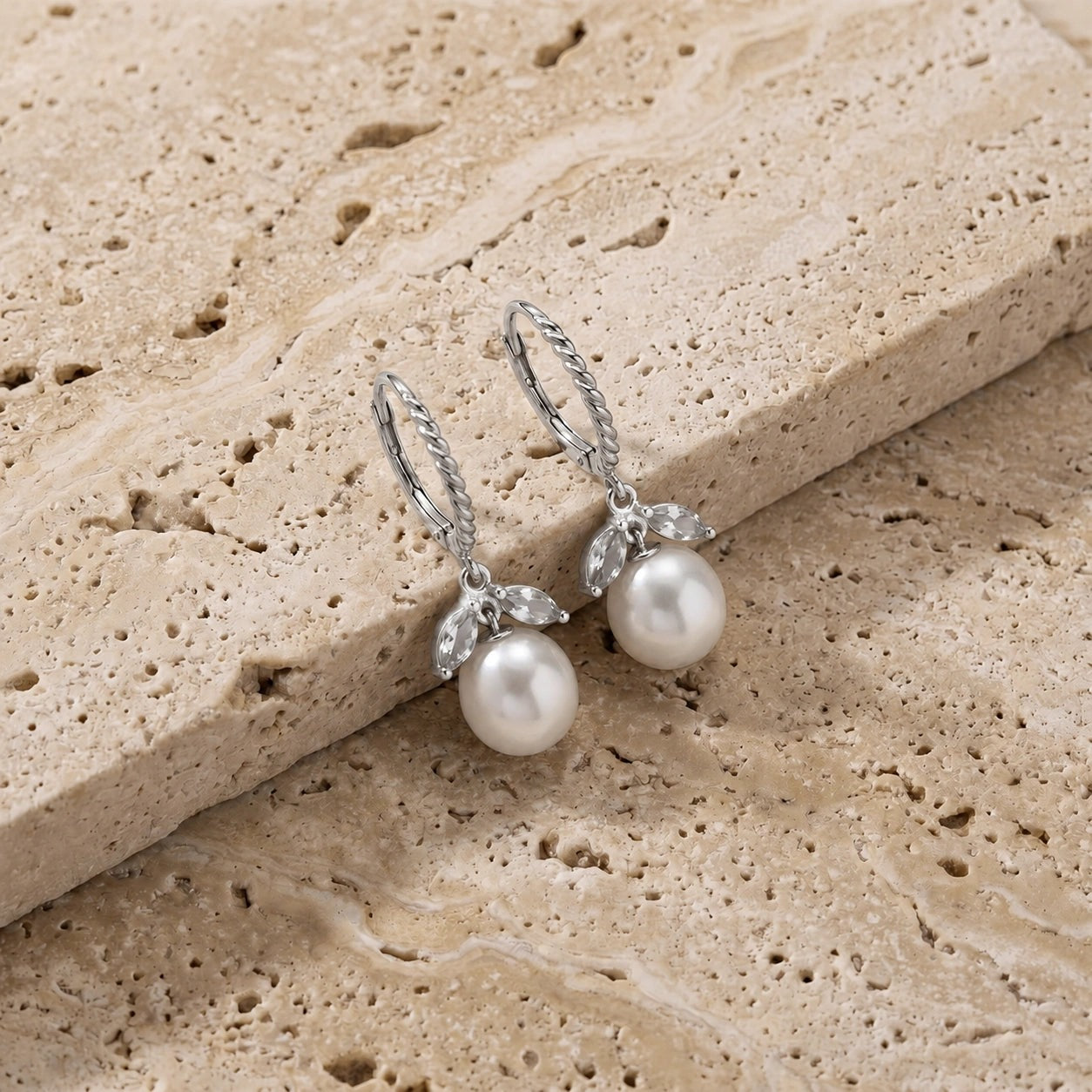 White Gold Leverback Earrings Aquamarine 10K — Argentina