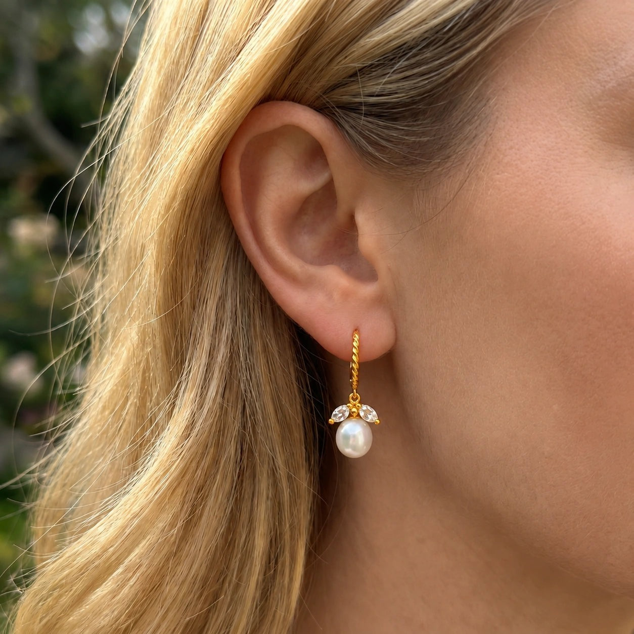 Yellow Gold Leverback Earrings Aquamarine 10K — Argentina