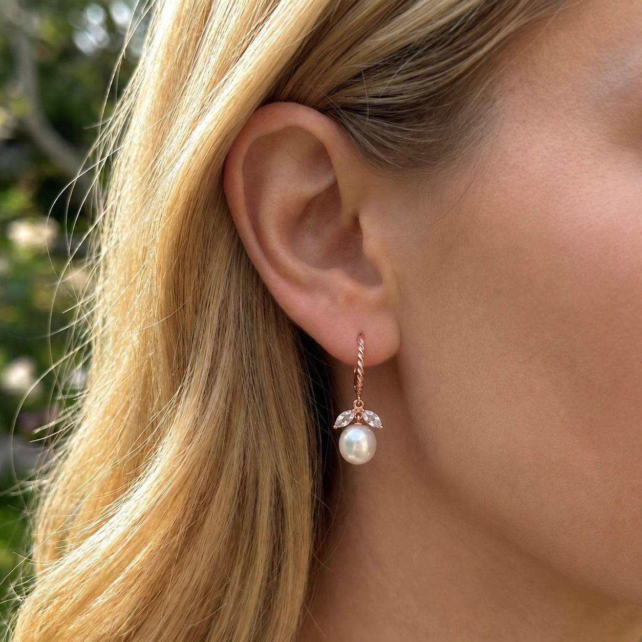 Rose Gold Leverback Earrings White Topaz 10K — Argentina