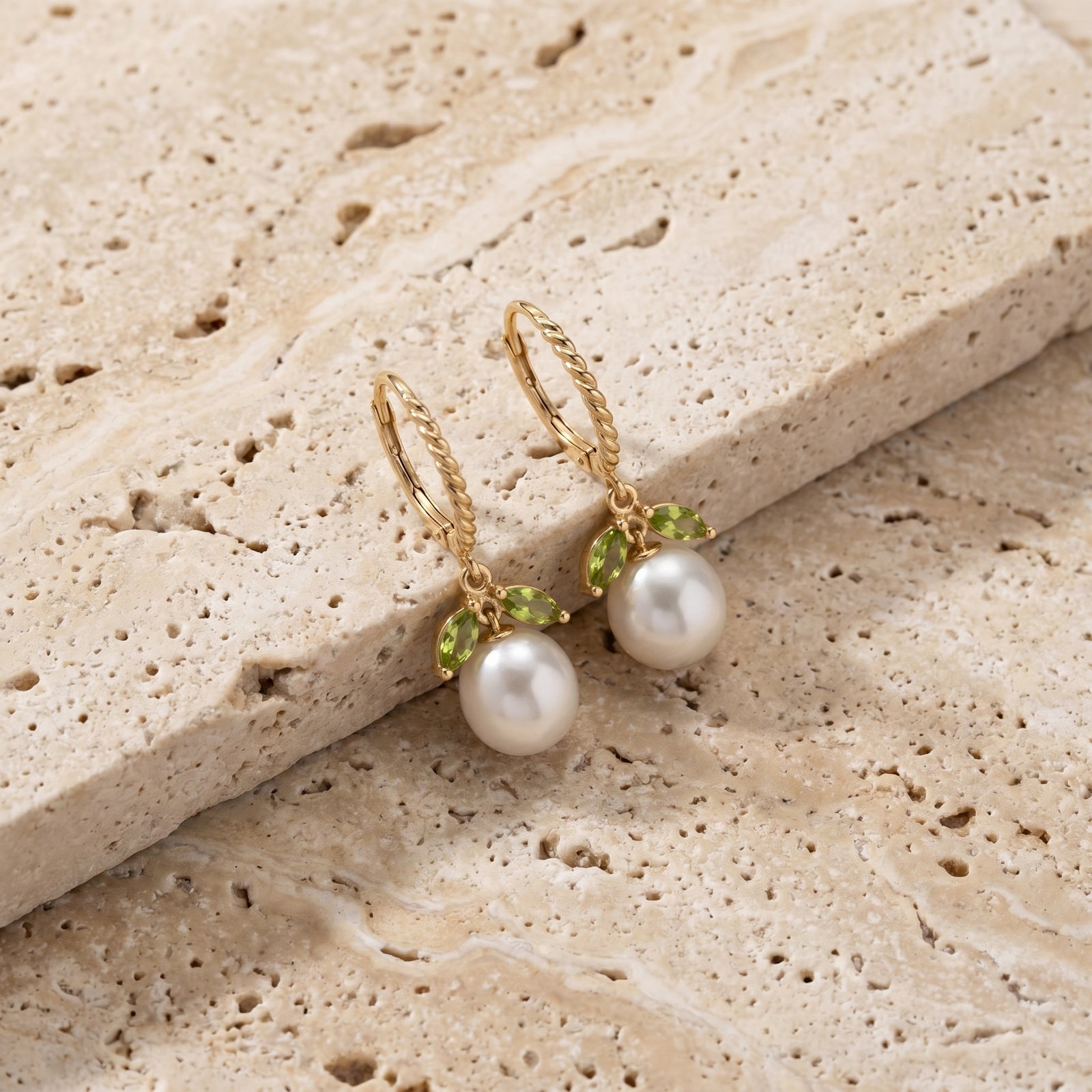Yellow Gold Leverback Earrings White Topaz 10K — Argentina