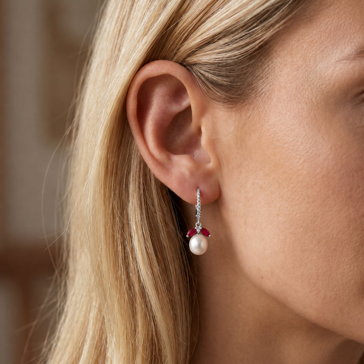 White Gold Leverback Earrings Ruby 10K — Argentina