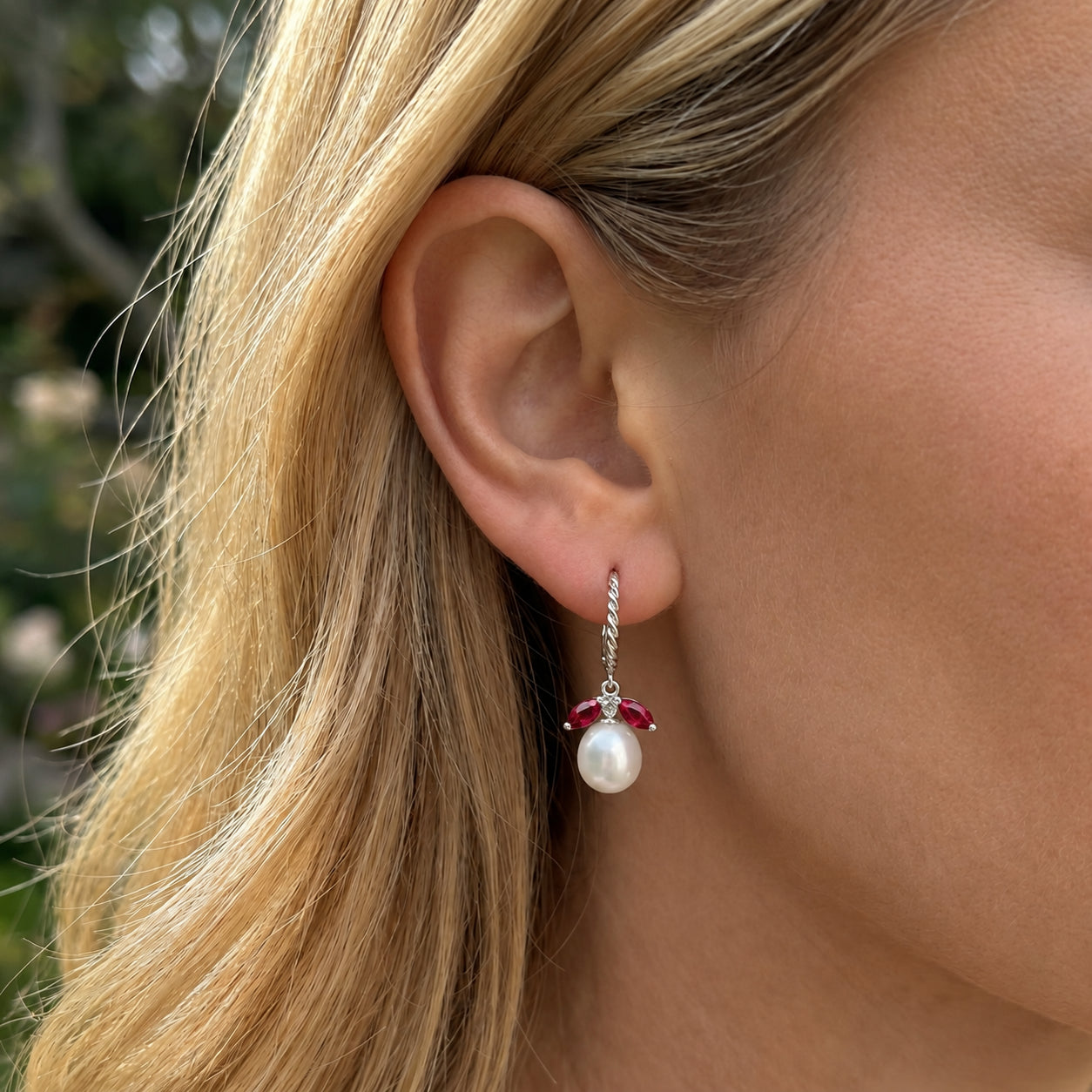 White Gold Leverback Earrings Ruby 10K — Argentina