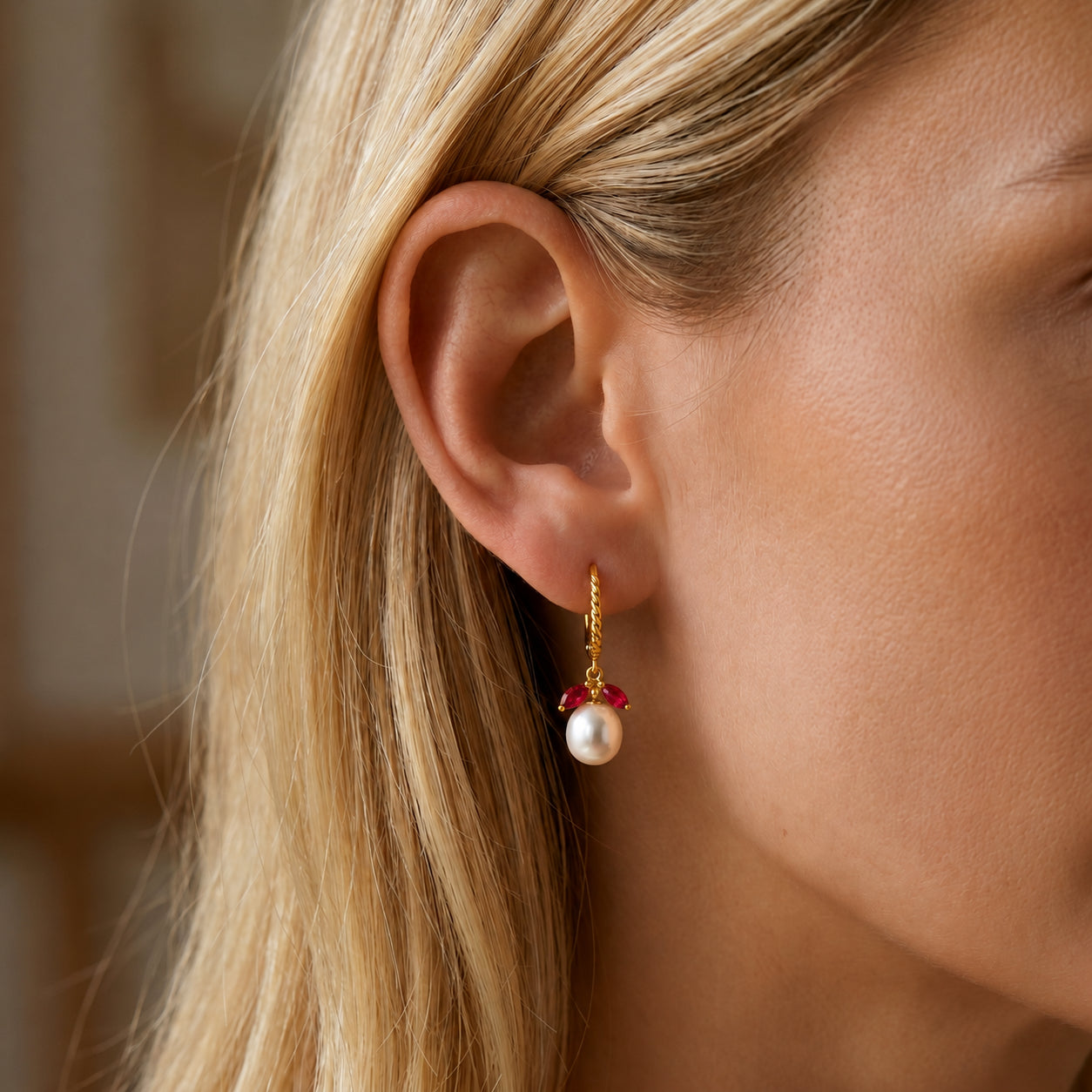 Yellow Gold Leverback Earrings Ruby 10K — Argentina