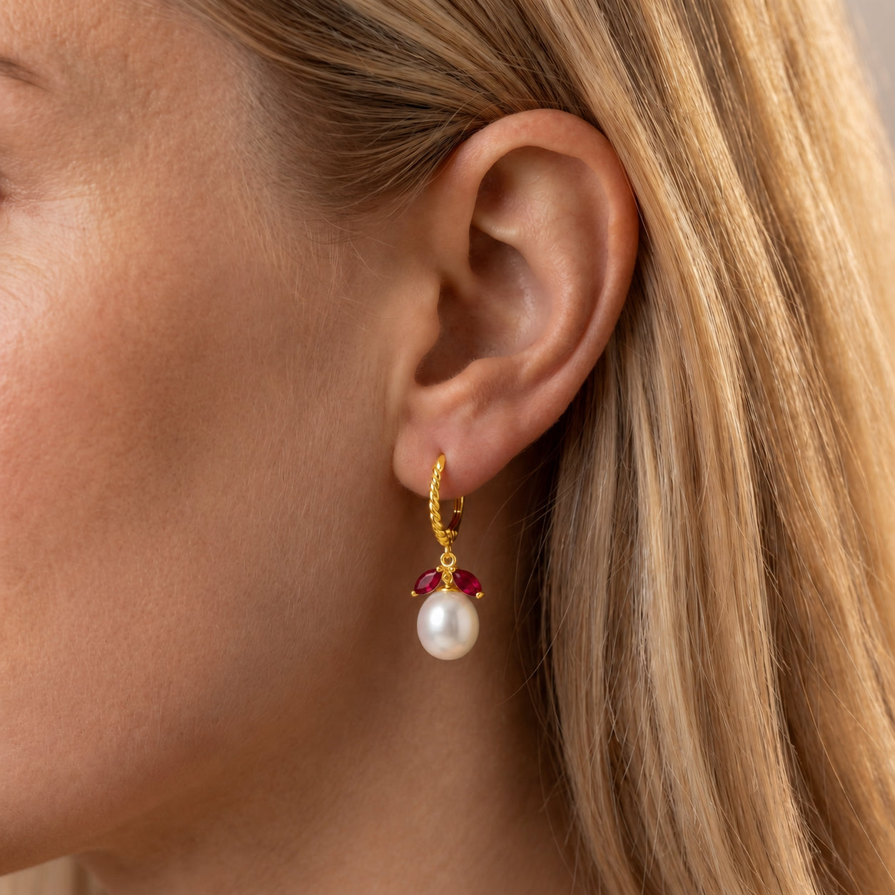 Yellow Gold Leverback Earrings Ruby 10K — Argentina