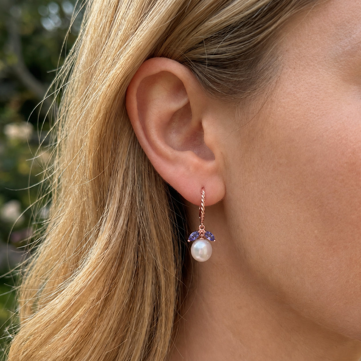 Rose Gold Leverback Earrings Emerald 10K — Argentina
