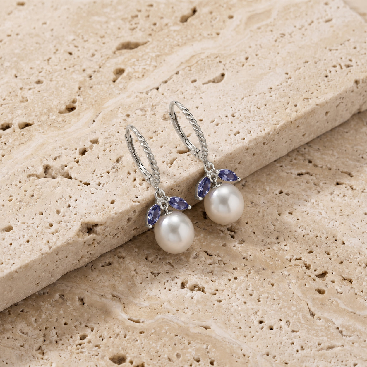 White Gold Leverback Earrings Emerald 10K — Argentina