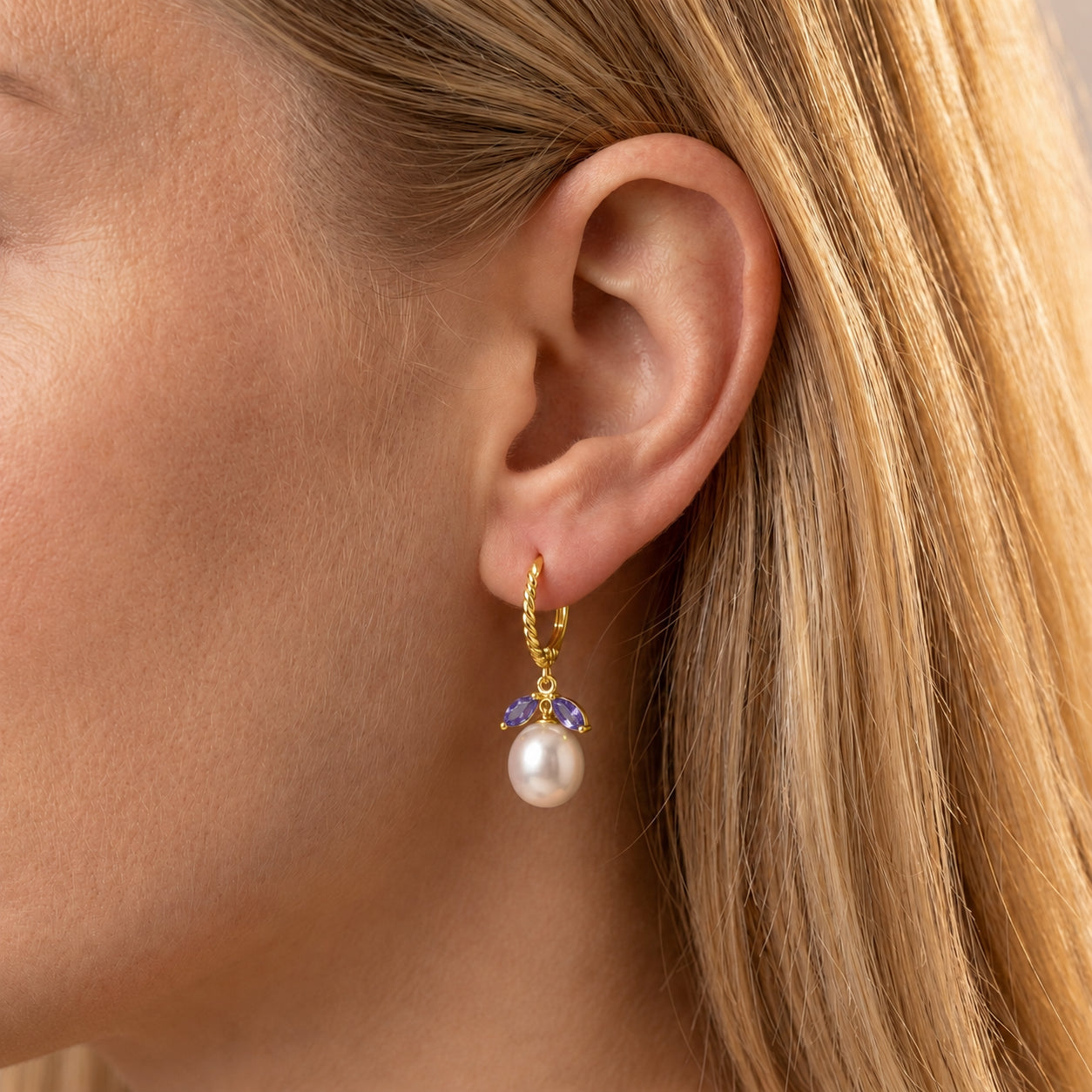 Yellow Gold Leverback Earrings Emerald 10K — Argentina
