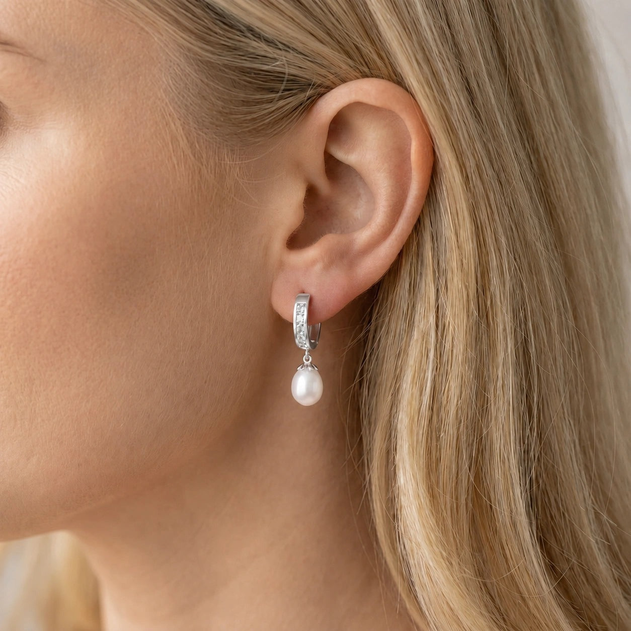 White Gold Bloom Earrings Pearl 10K — Battistina