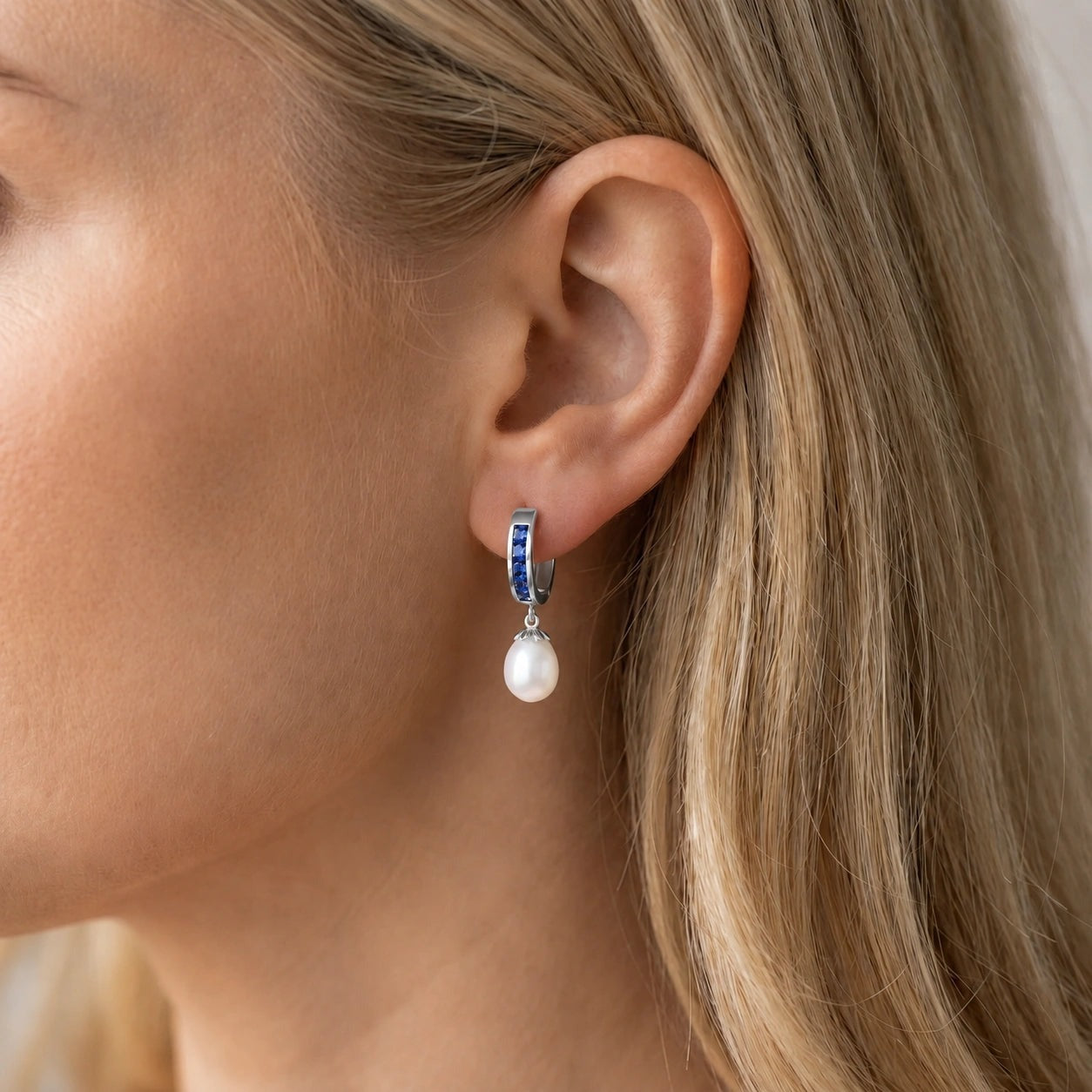 White Gold Bloom Earrings Sapphire 10K — Battistina