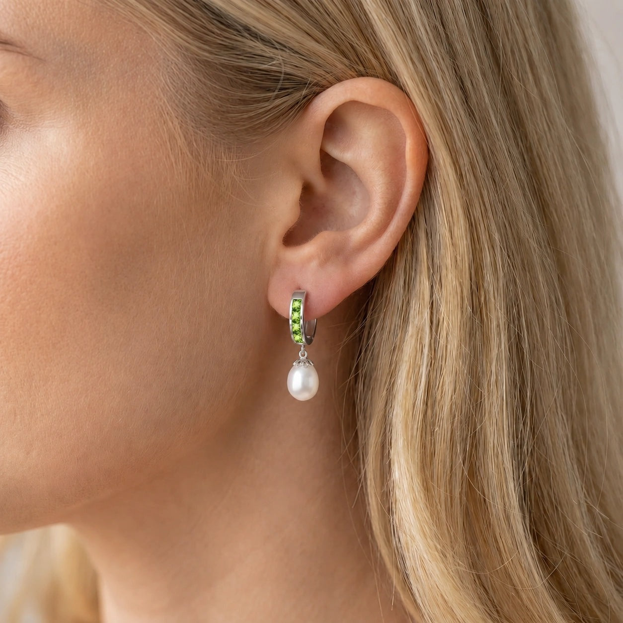 White Gold Bloom Earrings Peridot 10K — Battistina