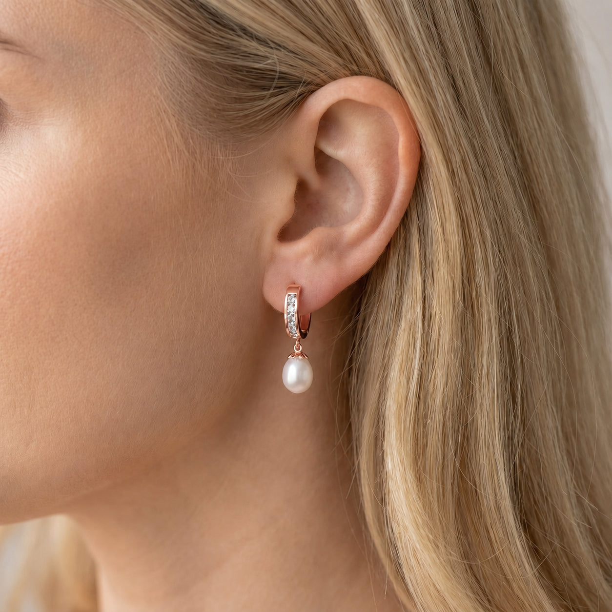 Rose Gold Bloom Earrings Garnet 10K — Battistina
