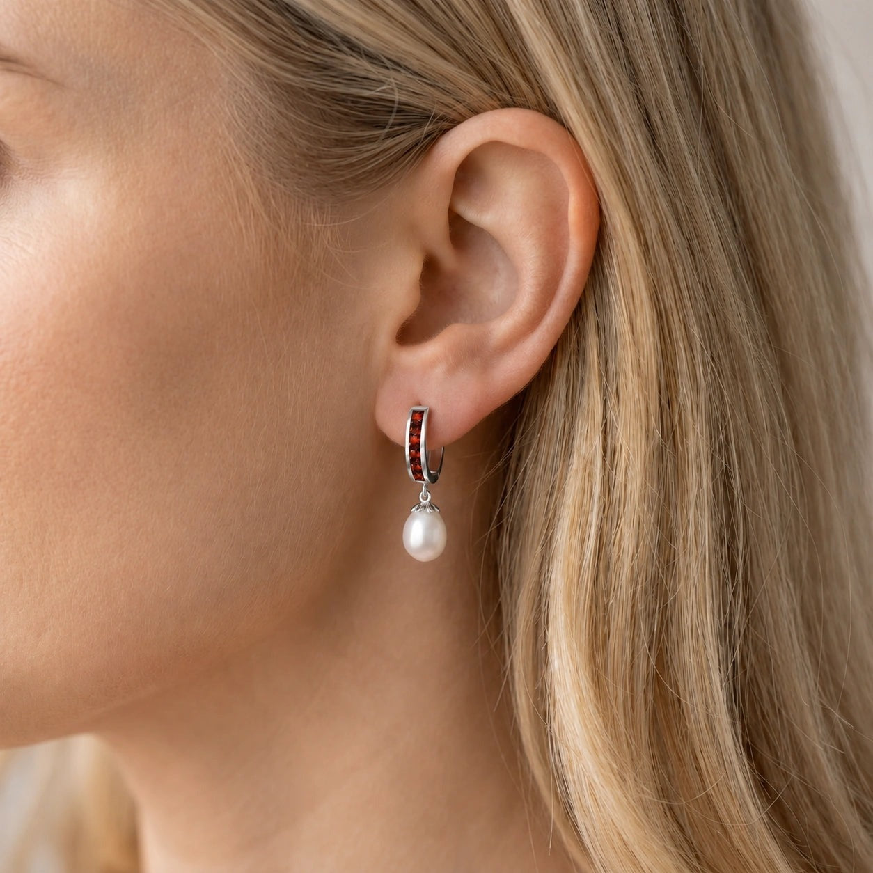 White Gold Bloom Earrings Garnet 10K — Battistina