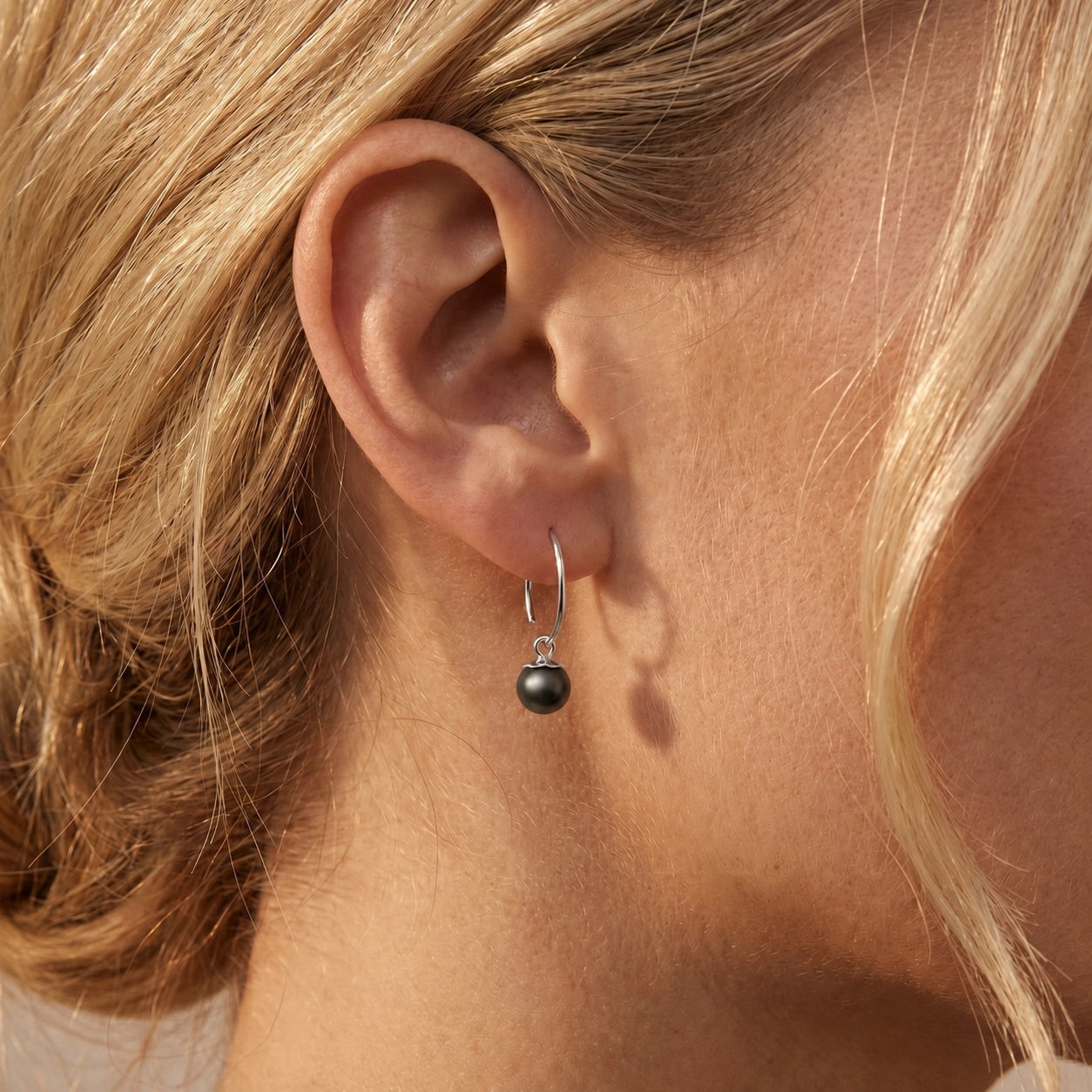 White Gold Bloom Earrings Pearl 10K — Alessia
