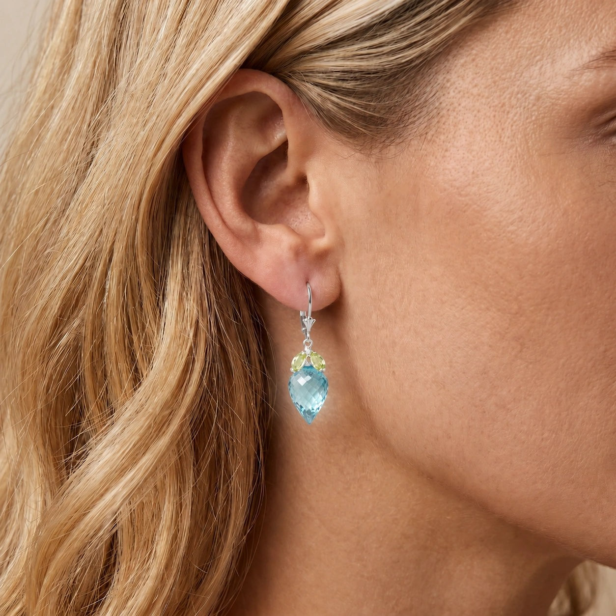 White Gold Earrings Emerald 10K — Ornella