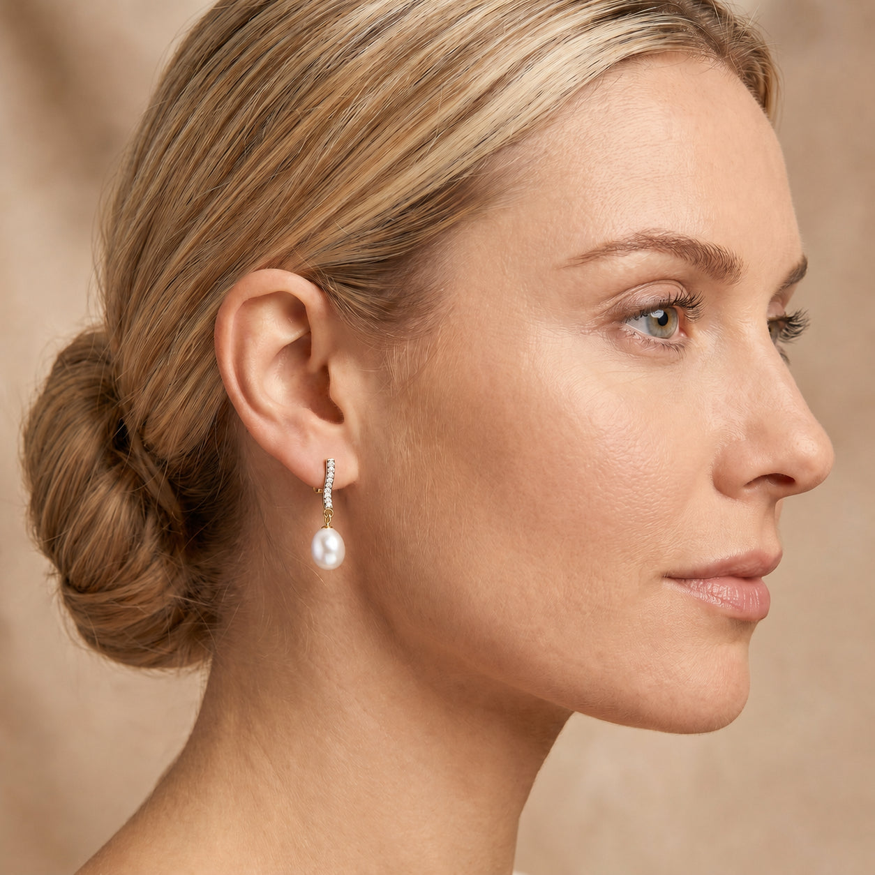 Yellow Gold Earrings White Topaz 10K — Dorotea