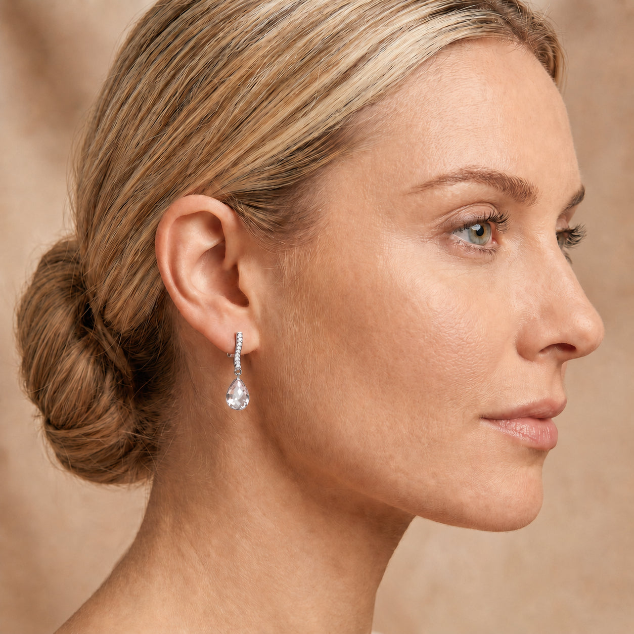 White Gold Earrings Emerald 10K — Dorotea