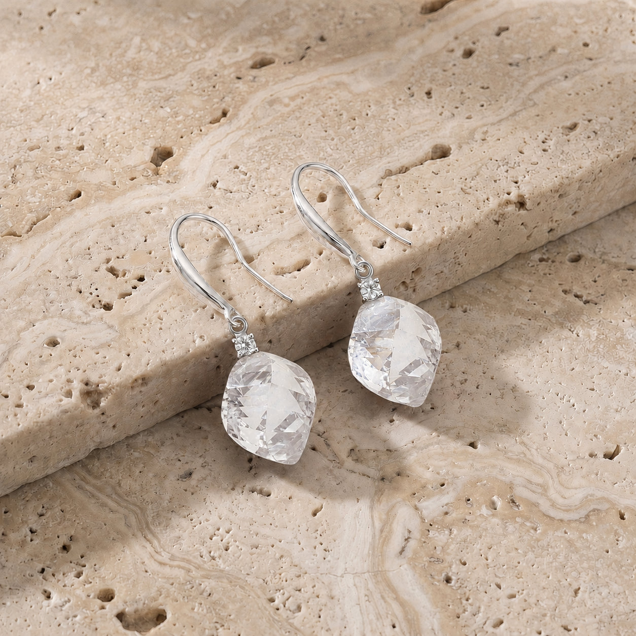 White Gold Earrings Emerald 10K — Albertina