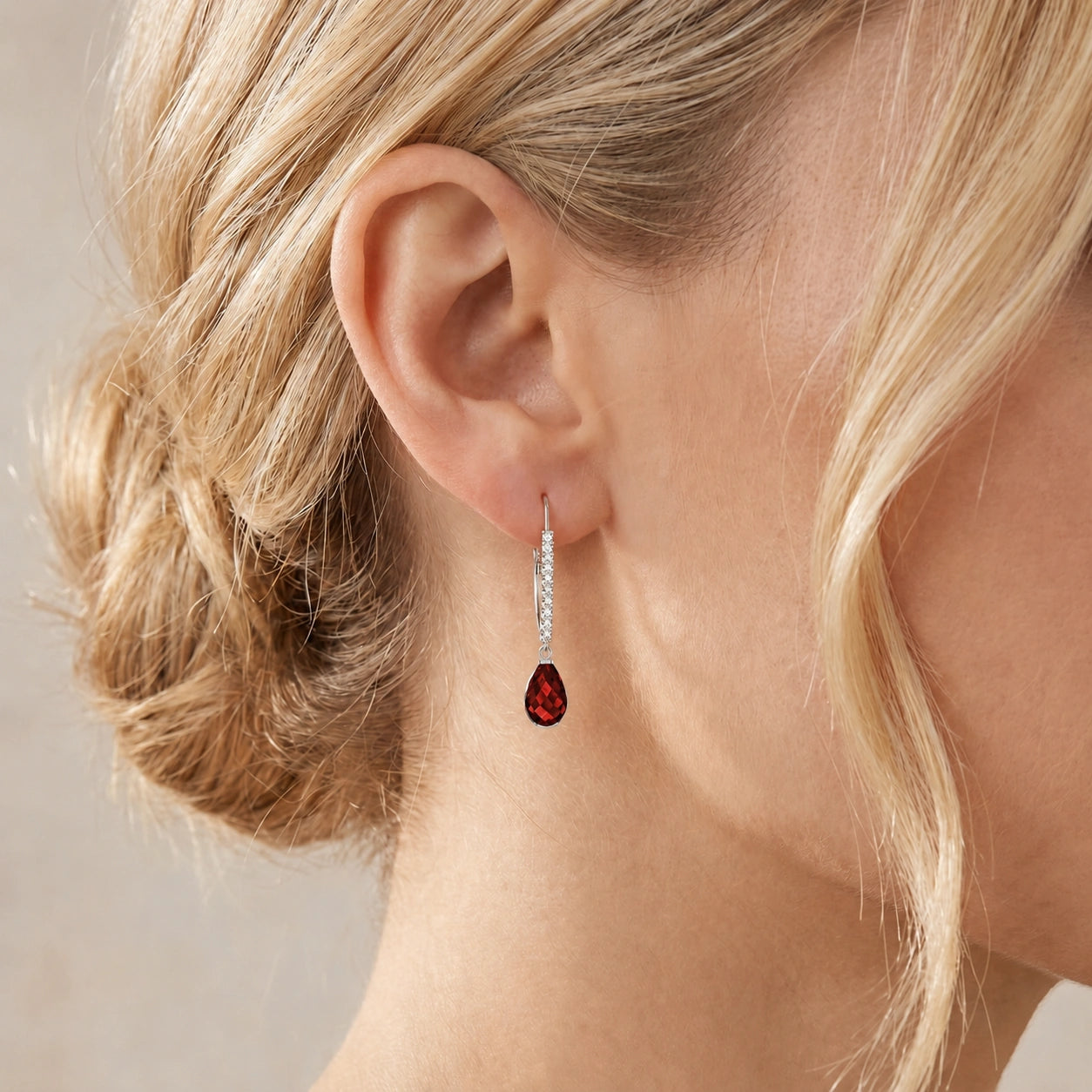 White Gold Garnet & Diamond — Mariacrocifissa
