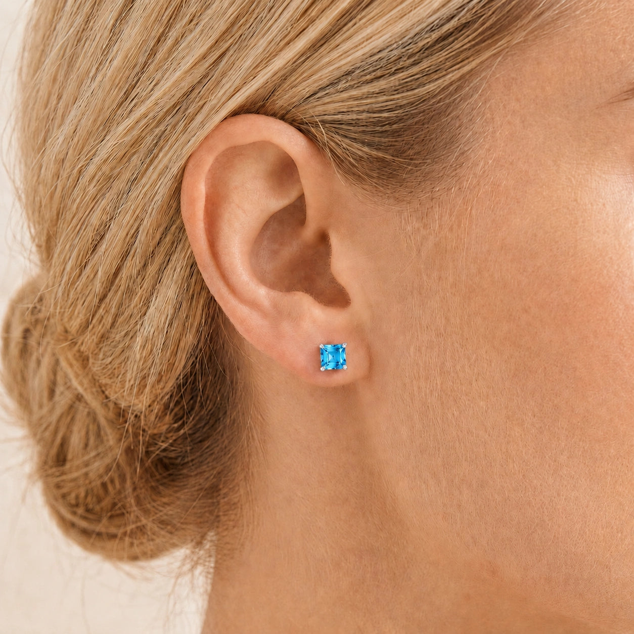 White Gold Blue Topaz — Mariacunegonda