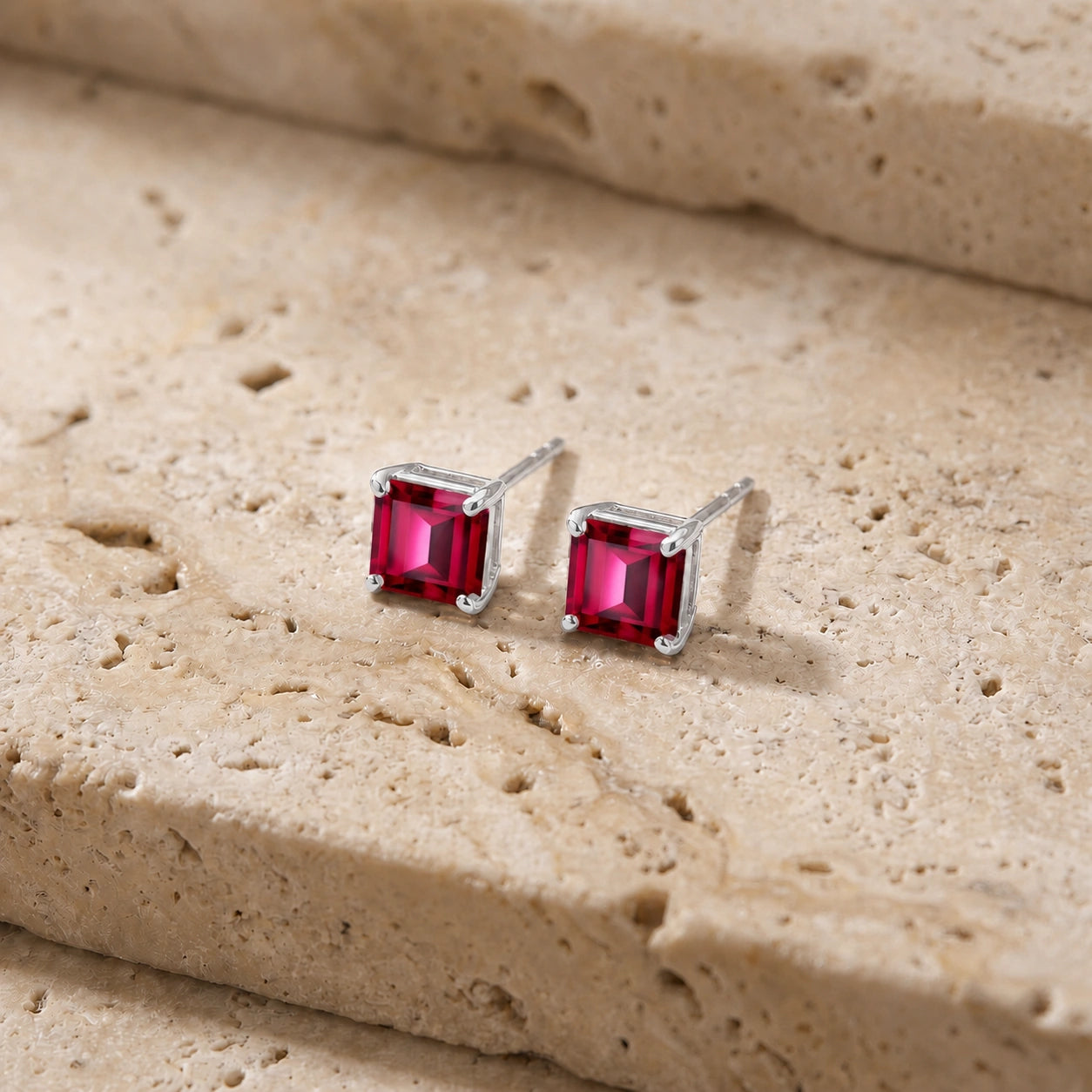 White Gold Ruby — Mariacunegonda
