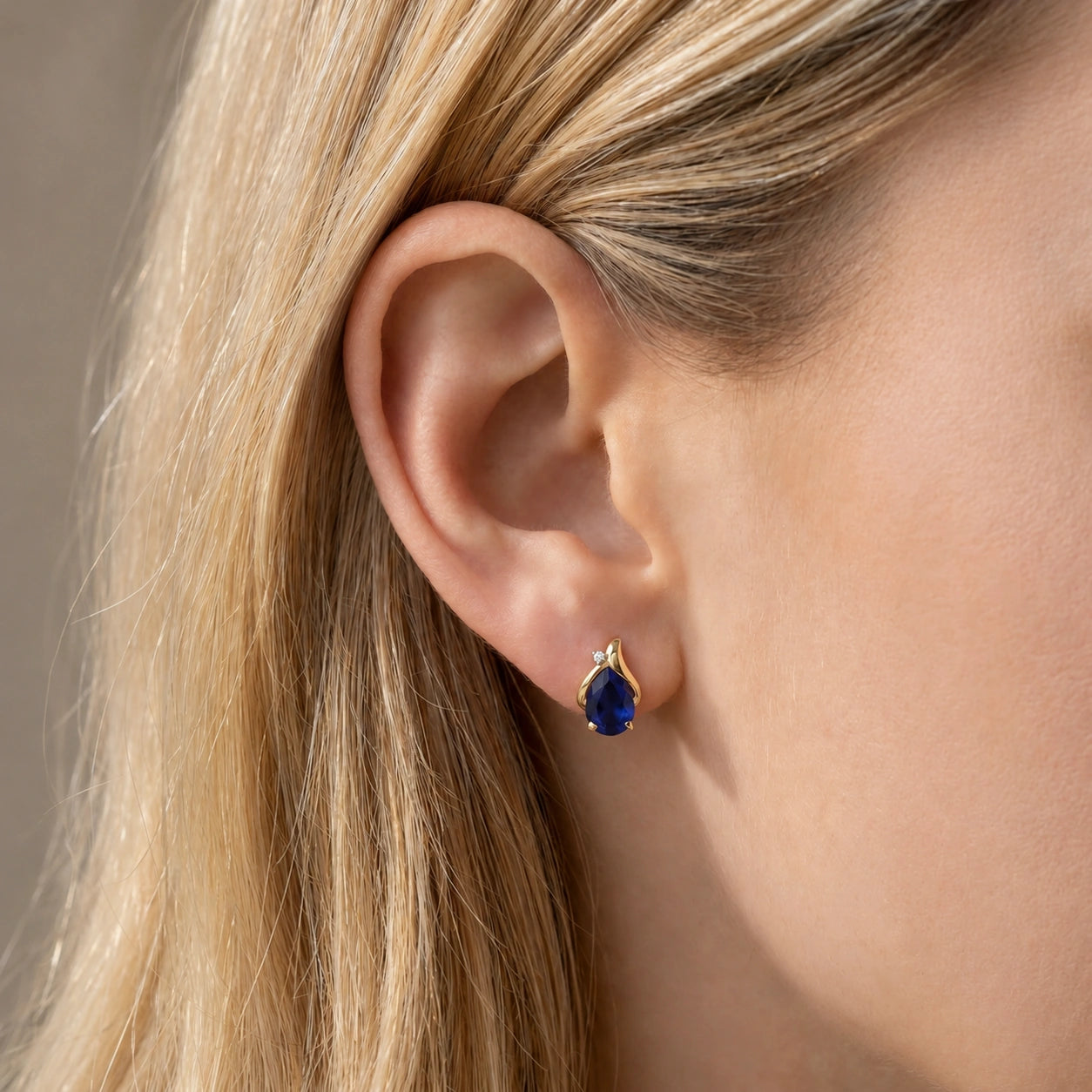 Yellow Gold Belle Stud Earrings Sapphire 10K — Elide