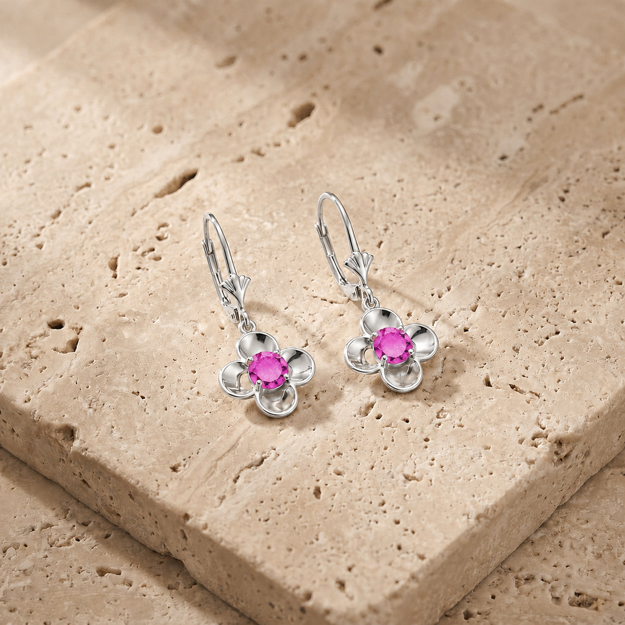White Gold Belle Earrings Emerald 10K — Diamante