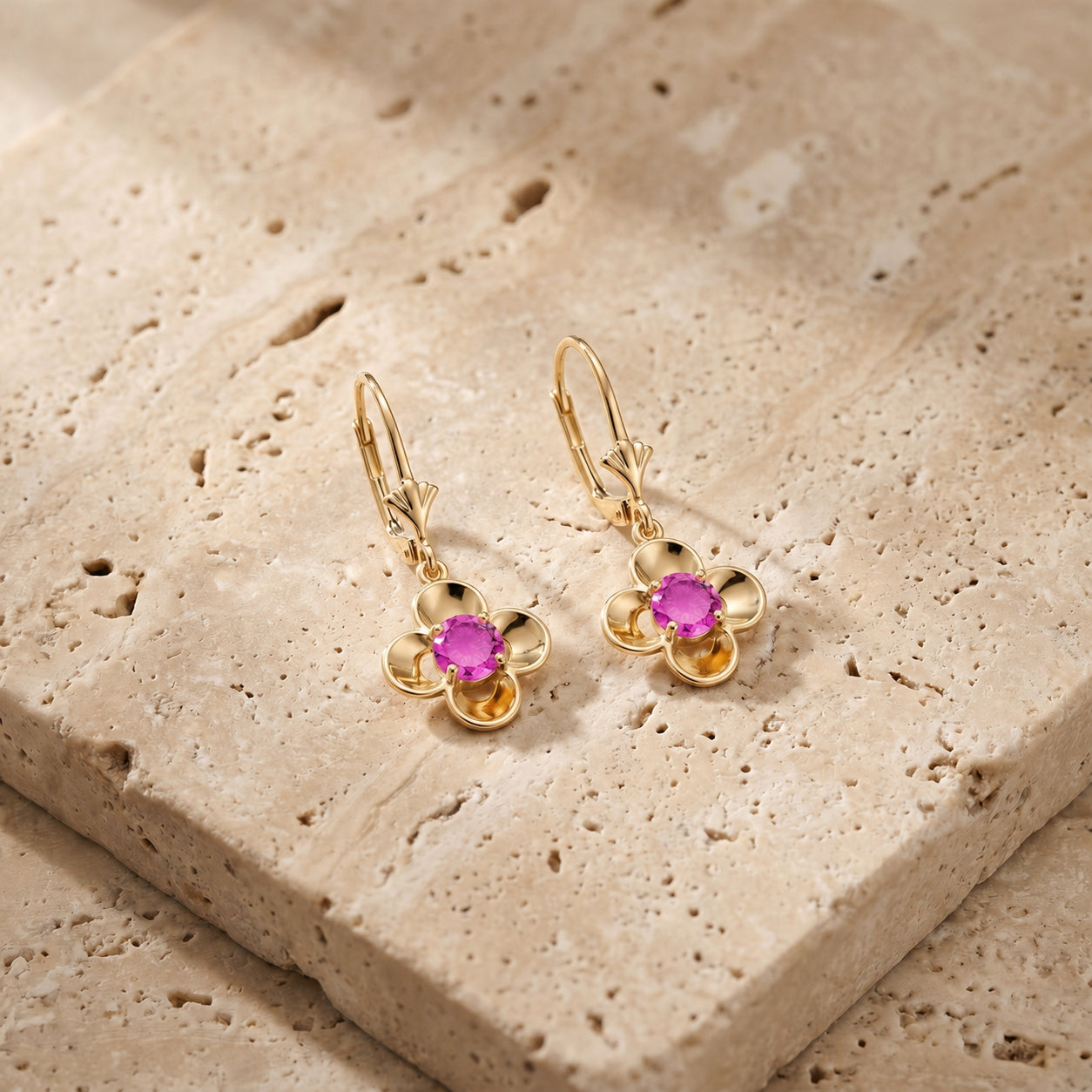 Yellow Gold Belle Earrings Emerald 10K — Diamante