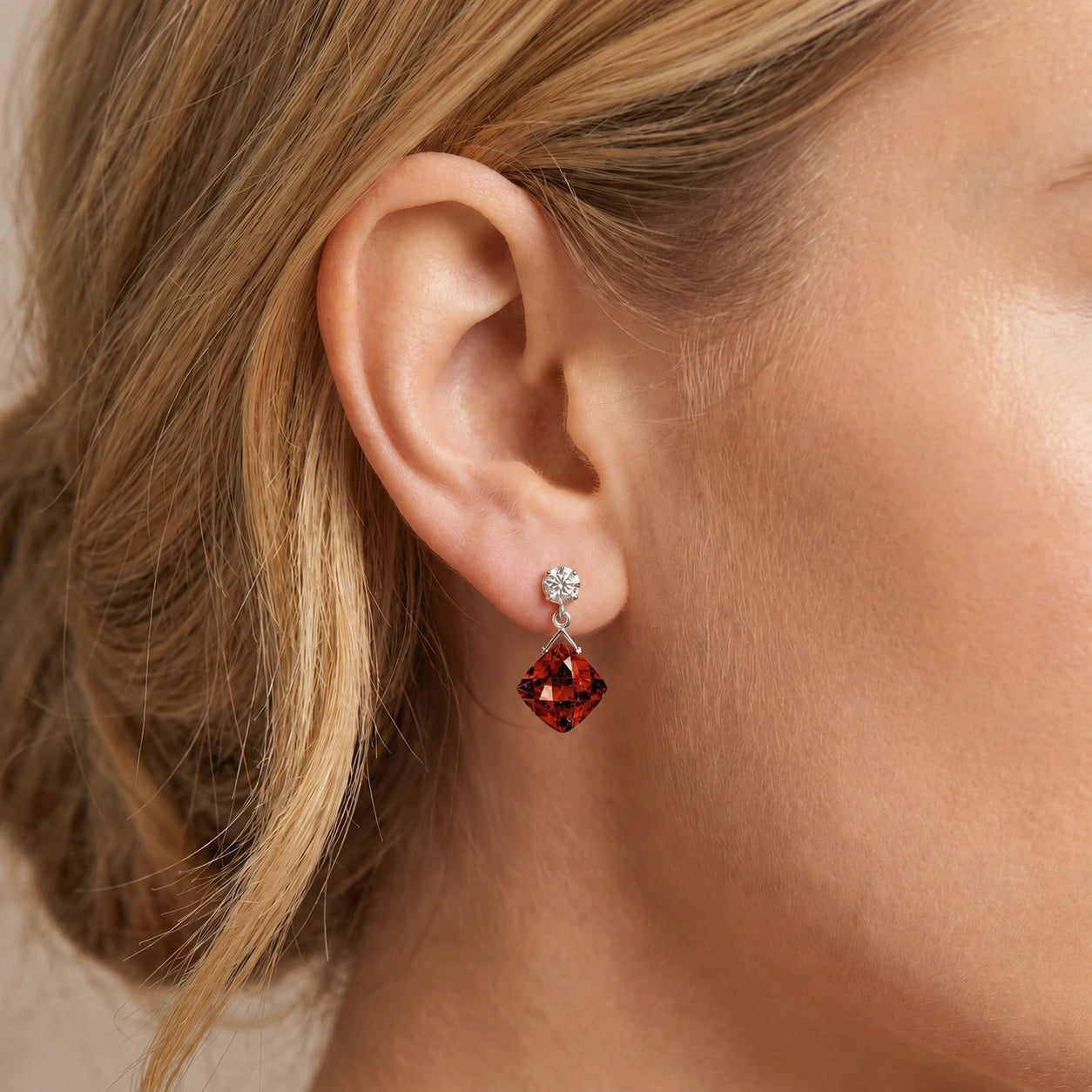 White Gold Garnet & Diamond — Mariadelia